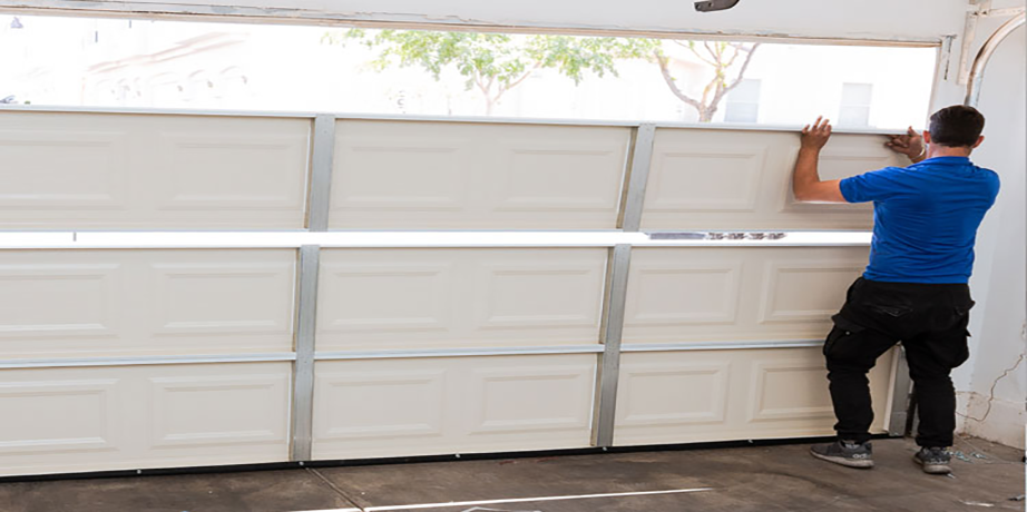 technicain install garage door