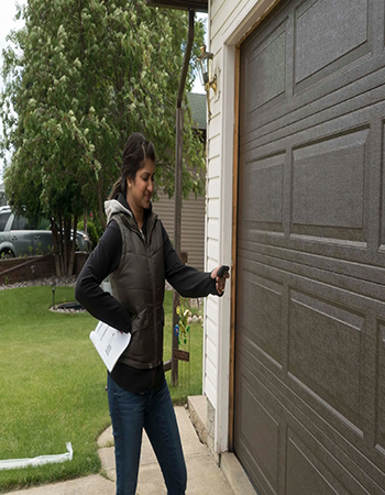 woman can't open  garage door with remote